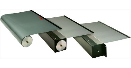 photo de gamme des enrouleurs de protection PEI, composés de tapis en toile ou en aluminium, enroulés sur des tubes contenants les ressorts.