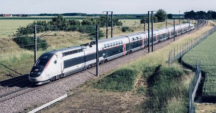 photo d'un train TGV industrie ferroviaire vérins de levage pour outillage de levage colonne de levage type SEFAC